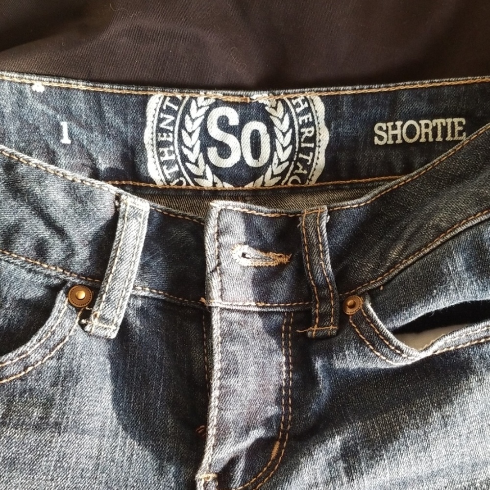 Shorts - Picture 3 of 3